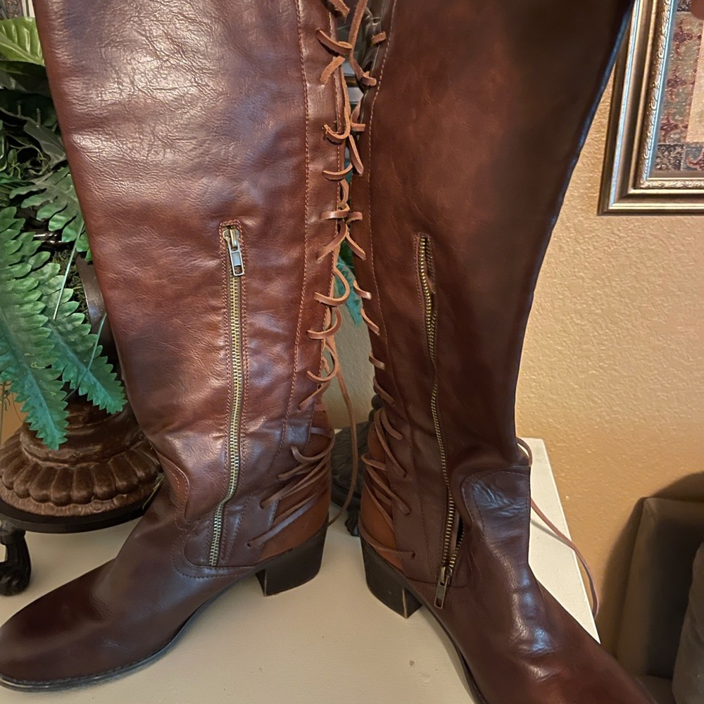 Boots - Picture 3 of 4